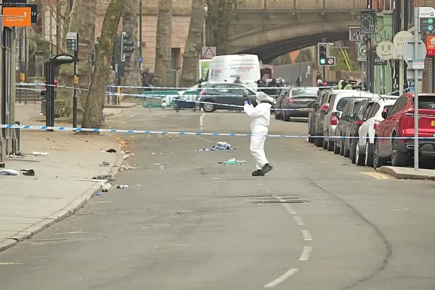 posibil incident terorist in marrea britanie sofer arestat dupa ce a lovit mai multi pietoni 69ca2dddb2d29