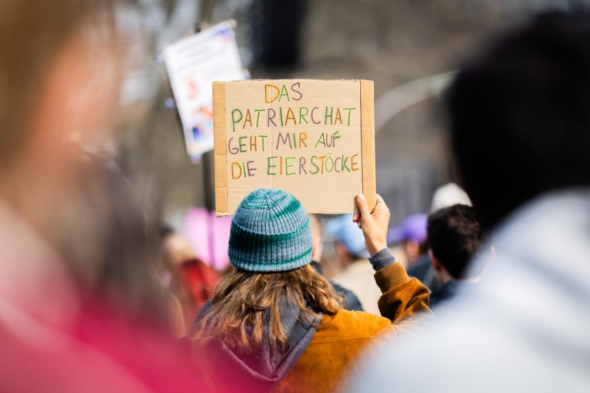 proteste in marile orase europene de ziua femeii manifestantii cer incetarea inegalitatii si a violentei de gen 69adb872eeb2f