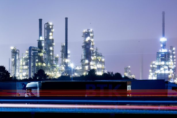 rafinaria ras tanura lovita de un proiectil necunoscut 69a817cbb46f8