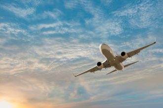 razboiul din orientul mijlociu perturba traficul aerian cel mai mare haos aerian de la pandemia covid 19 mii de zboruri anulate 69a5bfa785121