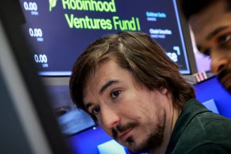 robinhoods venture fund which gives investors access to private companies tanks 11 on first day 69abf9e57875e