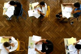 simulare bacalaureat 2026 peste 114 000 de elevi s au prezentat la proba scrisa de limba si literatura romana 69c15742e9b03