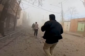 sute de persoane fug din iran prin azerbaidjan din cauza razboiului 69a97e32dc0b5