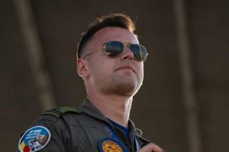 tanar capitan pilot militar a murit in timp ce incerca sa salveze un caine 69b07eac0e440