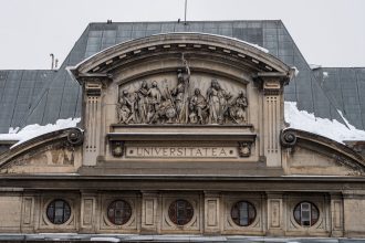 tensiuni la universitatea din bucuresti mai multe cadre universitare avertizeaza asupra pericolului desfiintarii unor programe din cadrul universitatii unele considerate unice 69b4226c6a7a4