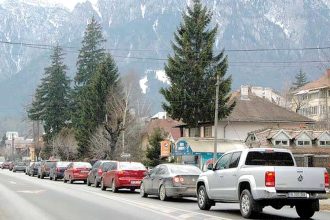 trafic duminica seara coloana pe dn1 intre sinaia si comarnic 69a4770b6696a