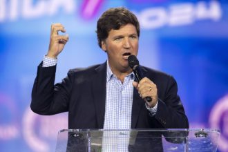 trump il exclude pe tucker carlson din miscarea maga dupa criticile aduse razboiului din iran si a pierdut calea 69aa9772c2113