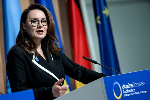 ucraina va scoate la licitatie trei zacaminte de minereu de titan spune premierul 69b0357e67583