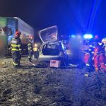 un baiat de 10 ani a murit in urma unui accident intre o masina si un tir plin cu paleti 69bd92aa8247f