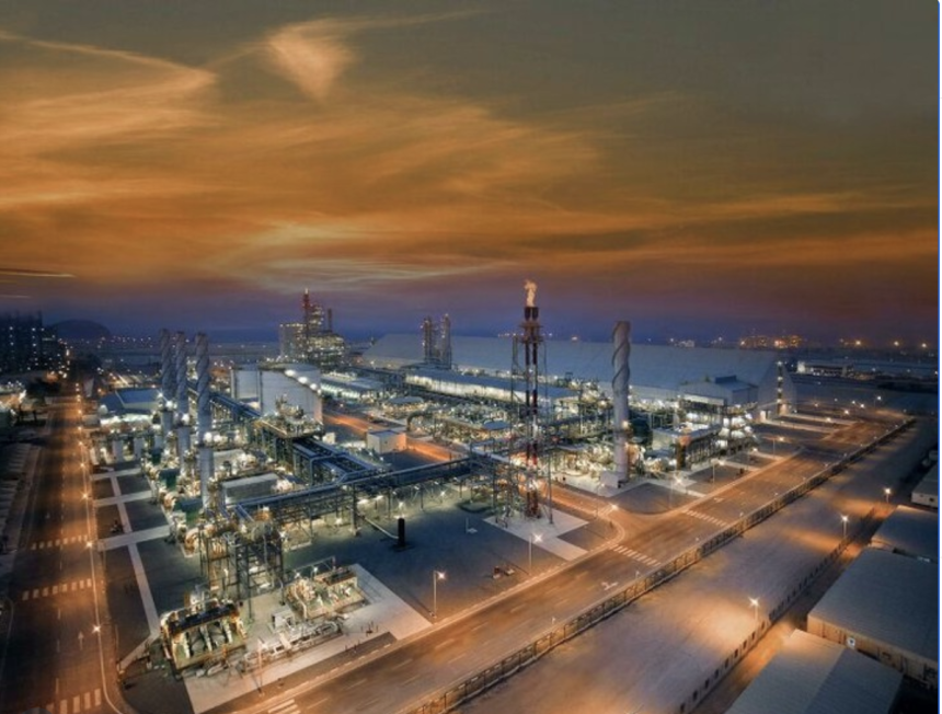 una dintre cele mai mari rafinarii de petrol din lume si a suspendat operatiunile ce efecte sunt 69b03dab52389