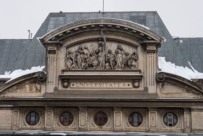 universitatea nu este o firma cadre didactice din universitatea din bucuresti protesteaza impotriva deciziei rectoratului de a elimina programe educationale vitale profesorii sun 69ba72635638a