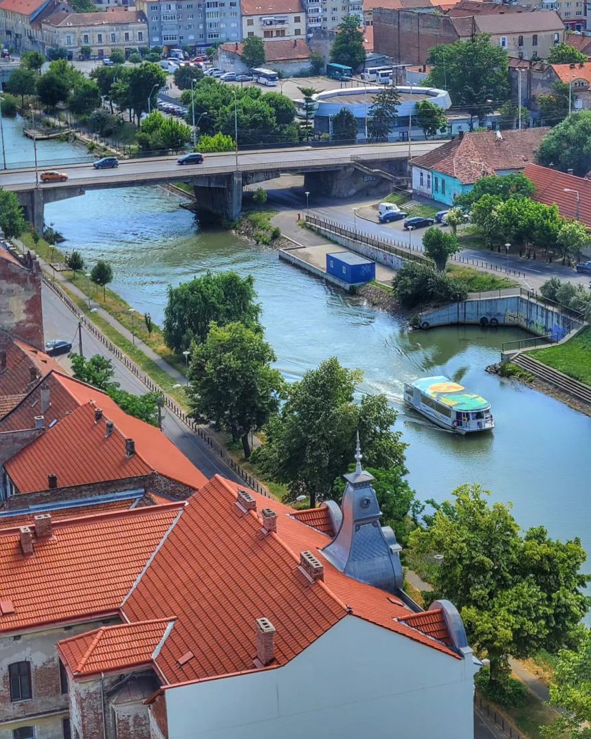 vaporasele revin pe bega se reia transportul public pe canal in timisoara 69b02a7d6adab