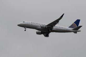 zbor united airlines intors de urgenta la los angeles din cauza unui posibil incendiu la motor 69a672ef7b0e5