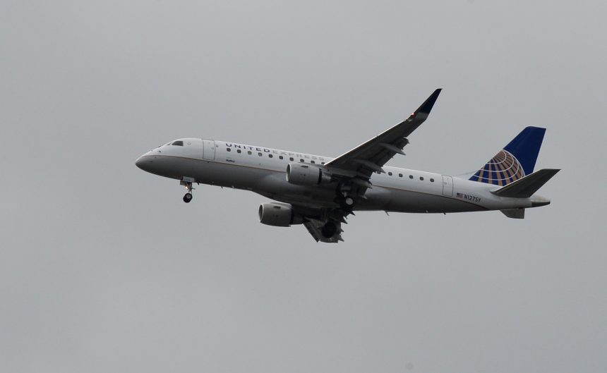 zbor united airlines intors de urgenta la los angeles din cauza unui posibil incendiu la motor 69a672ef7b0e5