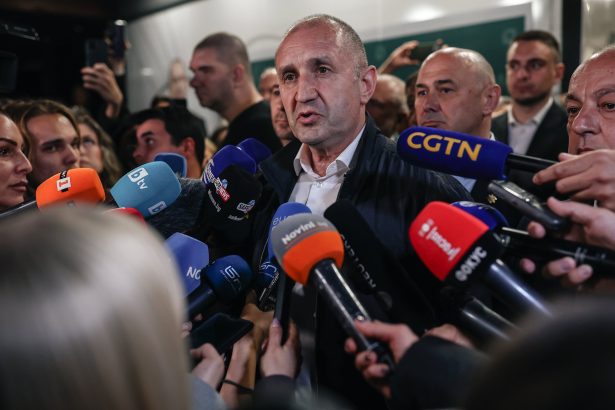 Rumen Radev la sediul coaliției Bulgaria Progresistă după anunțarea rezultatelor alegerilor parlamentare din 19 aprilie 2026, Sofia, Bulgaria