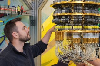 Ilustrație conceptuală despre cursa globală pentru computerul cuantic, cu elemente vizuale care sugerează competiția strategică dintre marile puteri, securitatea cibernetică și viitorul tehnologiei cuantice