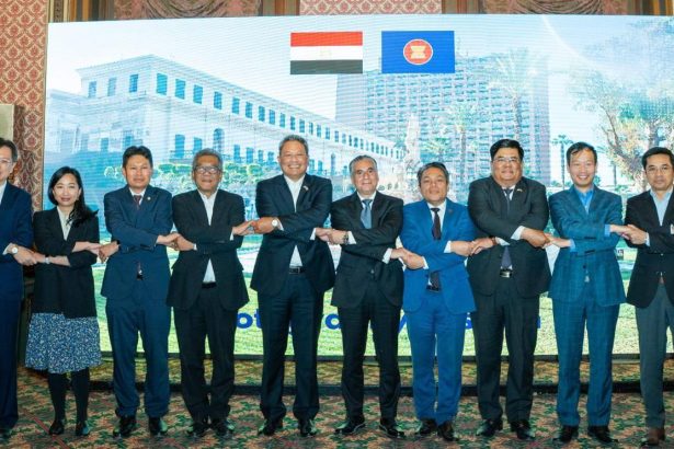 Officials, diplomats, and business leaders attend the Malaysia Embassy event in Cairo on Egypt-Malaysia strategic cooperation.