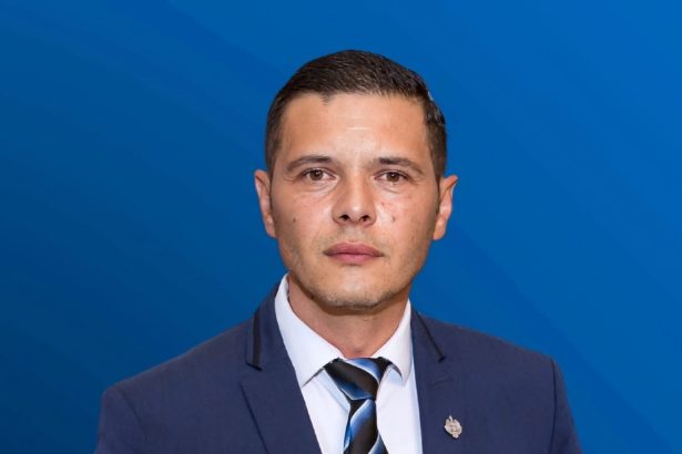 Deputatul Dan-Mihai Nicolae solicită consultare publică și amânarea HCL privind taxarea parcărilor din Ploiești.