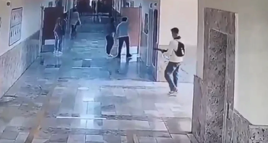 atac armat intr un liceu din turcia un fost elev a ranit cel putin 16 persoane inainte sa se sinucida 69de2e0a0fe3f