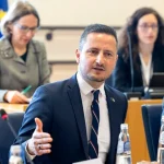 atacul unui europarlamentar roman la adresa clasei politice cred ca romania trebuie schimbata nu doar pe alocuri ci trebuie ras tot 69e49a3a5296b