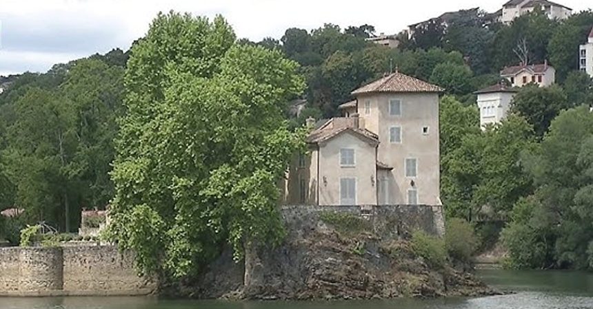 castelul chatelard de lile barbe bijuteria istorica din lyon scos la vanzare la un pret redus 69d0e1725ad26