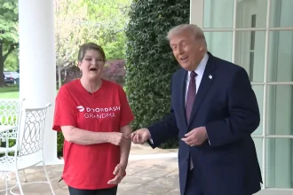 ce bacsis i a dat trump unei femei care i a livrat mancare de la mcdonalds la casa alba video 69ddc8099cb92