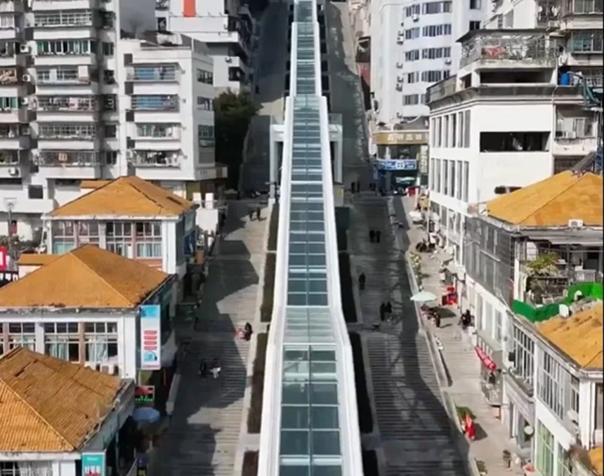 cea mai lunga scara rulanta in aer liber din lume urcarea dureaza peste 20 de minute 69dd4ad1c2a1f