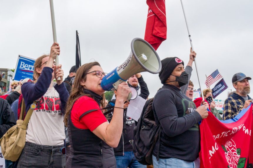 cer redistribuirea averilor dar fac parte din clasa privilegiata membrii dsa mult mai bogati decat si ar imagina criticii 69ee766f5ec8d