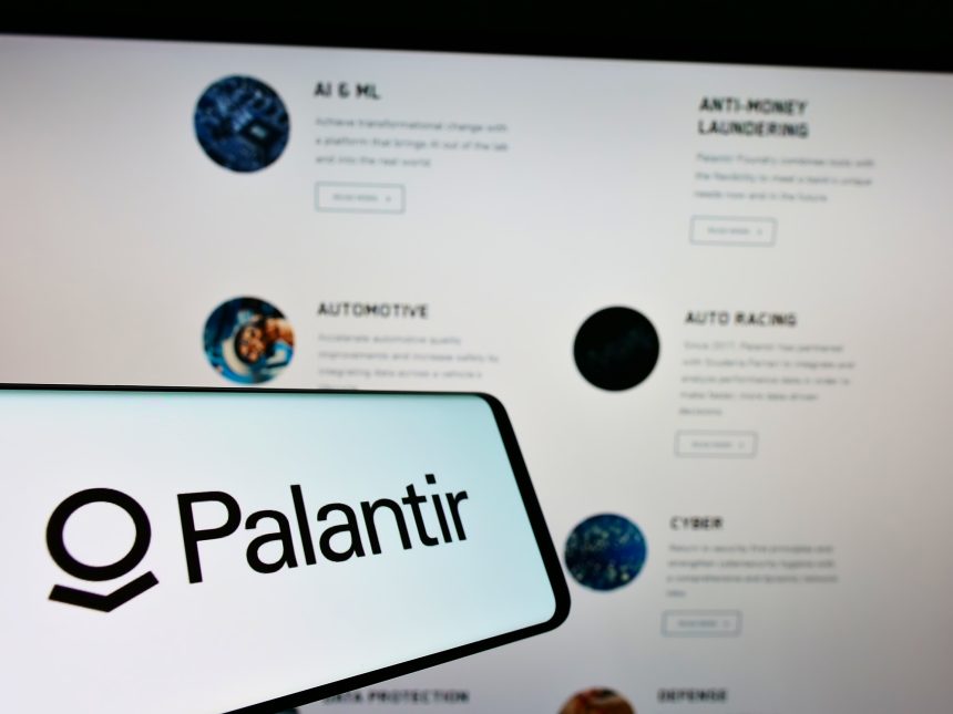 donald trump lauda palantir in timp ce actiunile companiei inregistreaza cea mai slaba saptamana din ultimul an 69da360bde38b