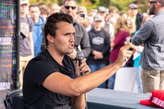dosarul asasinarii lui charlie kirk intra intr o noua etapa dupa ce proba cheie a acuzarii ar urma sa fie contestata 69cc9e99956a1