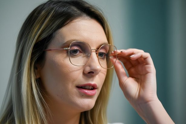 edited buzoianu aur e acum la putere aur a ajuns sa conduca tara cu pixul psd 69f2132d670d0