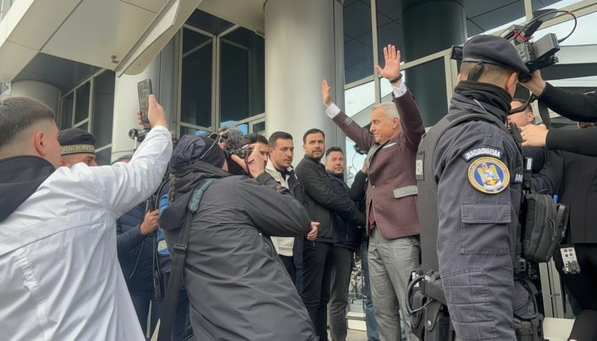 edited calin georgescu critic la iesirea de la iccj un guvern de gaini speriate care scarma in tarana incercand sa arate ca pot zbura 69de0660c4baf