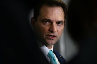 edited fostul ministru al energiei criza politica sabotaj la adresa economiei si energiei romania este cu cutitul la os 69e9d352dcbd1