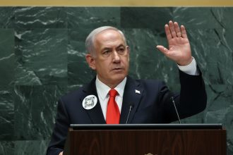 edited gesturi obscene la adresa premierului israelian in timpul unei emisiuni live din spania 69d9f6d702fc1