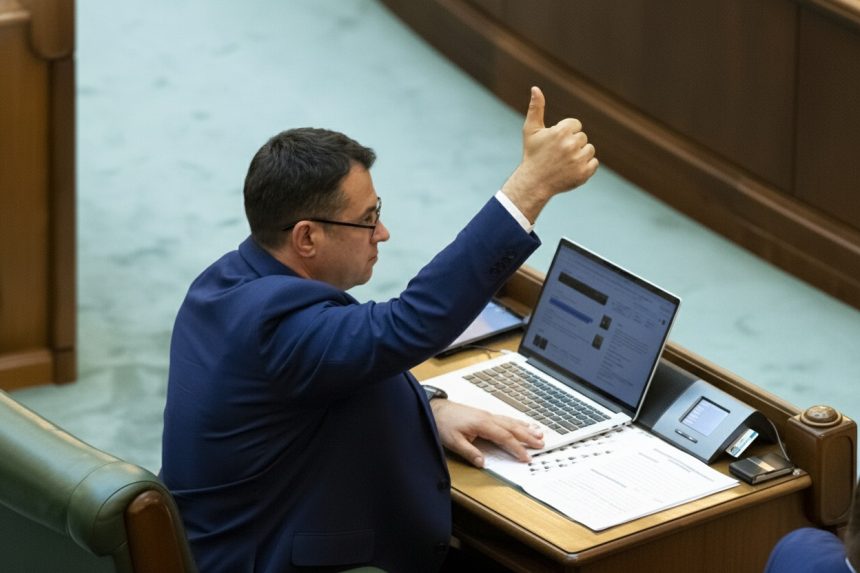 edited liderul senatorilor usr despre o eventuala iesirea de la guvernare a psd daca merg pe calea asta sa se ia in brate cu aur si sa vina la guvernare 69de157683ade