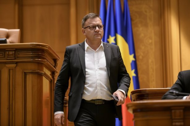 edited marius budai critici dure la adresa actualei guvernari deficitul nu a scazut pentru ca s au facut reforme a scazut pentru ca au saracit oamenii 69eb2033c84e5