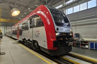 edited ministerul transporturilor a semnat contractele de finantare pentru achizitia a 20 de rame electrice interregionale si 16 locomotive electrice pe ce rute vor circula 69e8d76aebd47