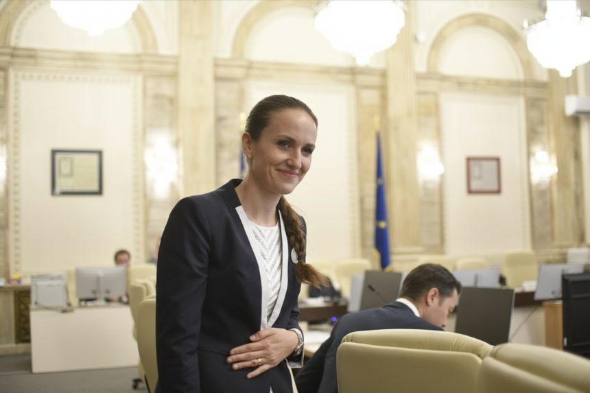 edited oana toiu coiful de aur de la cotofenesti si bratarile dacice se intorc acasa 69ce644c437df