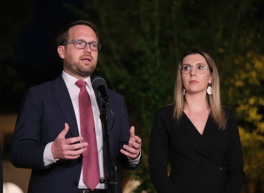 edited pare ca mai vor sa ramana cu un picior inauntru dominic fritz despre retragerea psd din guvern 69eb52a1b4d11