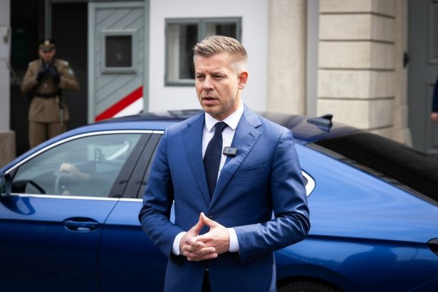 edited peter magyar daca presedintele republicii si celelalte marionete nu demisioneaza vor fi demise printr un amendament constitutional 69df683b8e0ab