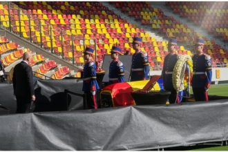 edited premierul ilie bolojan la arena nationala ii aduce un ultim omagiu lui mircea lucescu 69d75540973c1