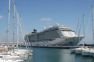 edited prima nava civila care trece prin stramtoarea ormuz de la inceputul razboiului este un vas de croaziera 69e27cd2de990