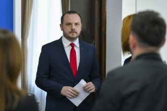 edited rogobete atac catre voiculescu dupa solutiile propuse pentru negocierea cu pfizer o lipsa de onestitate fata de oameni si fata de realitatea deciziilor luate cu pixul 69df7d3ed8c33