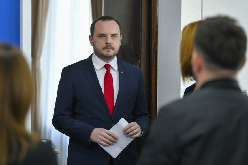 edited rogobete atac catre voiculescu dupa solutiile propuse pentru negocierea cu pfizer o lipsa de onestitate fata de oameni si fata de realitatea deciziilor luate cu pixul 69df7d3ed8c33