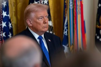 edited trump a distribuit inca o fotografie cu aspect religios nebunilor radicali de stanga s ar putea sa nu le placa 69df9bbc9a797