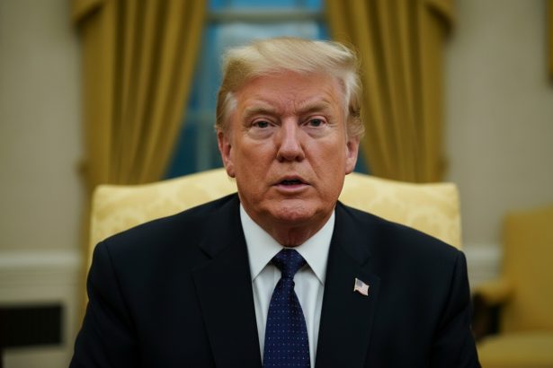 edited viral donald trump a publicat o imagine realizata cu ia in care apare pe post de vindecator precum isus hristos 69dc84ad4bf78