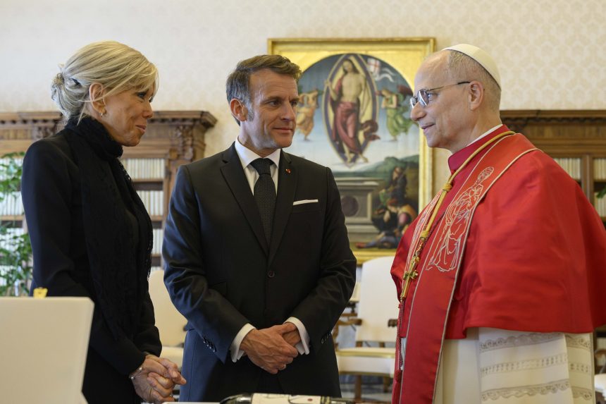 emmanuel macron s a intalnit cu papa leon la vatican pentru discutii despre criza din orientul mijlociu 69d952aff03bb