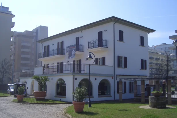 fosta casa de vacanta a lui mussolini a ajuns din nou in proprietatea statului accesul sustinatorilor fascisti la proprietate blocat 69d11e5aa61b2