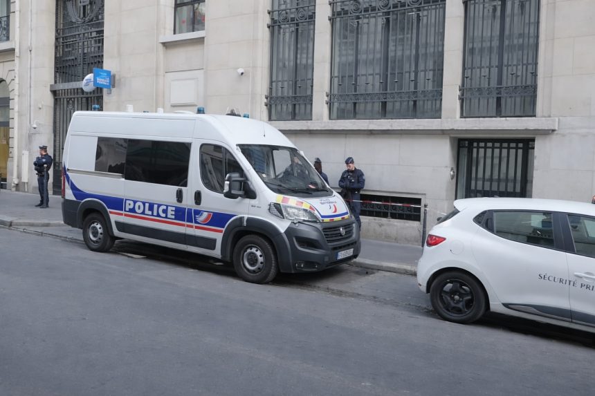 goldman sachs isi plaseaza birourile din paris sub supraveghere politieneasca avertismentul sua vizeaza un posibil atac cu explozibili 69cfeb5a6883a