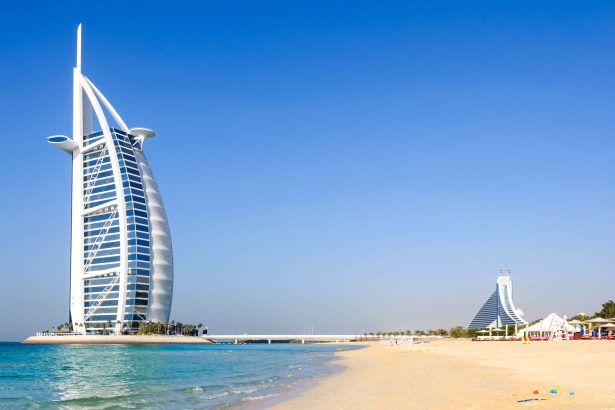 hotelul simbol al dubaiului burj al arab intra intr un amplu proces de restaurare 69e08e3f9c4f8
